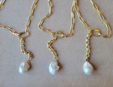 Load image into Gallery viewer, ⭐GOLD STAR & Baroque Pearls (GRAY & WHITE) & Satin Gold Toggle