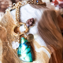 Load image into Gallery viewer, Peacocking Labradorite Tear Drop (Gold)