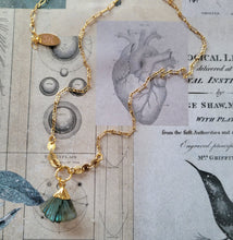 Load image into Gallery viewer, Labradorite Graces