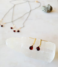 Load image into Gallery viewer, Garnet Drops Necklace (Red & Gold & Silver)
