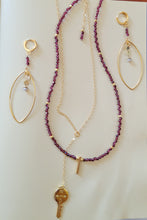 Load image into Gallery viewer, Garnet Bar Minimalism (Gold & Red)