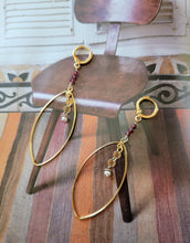 Load image into Gallery viewer, Garnet Bar Minimalism (Gold & Red)