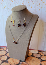Load image into Gallery viewer, Garnet Drops Necklace (Red & Gold & Silver)