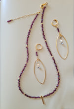 Load image into Gallery viewer, Garnet Bar Minimalism (Gold & Red)