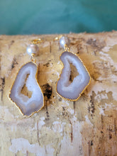 Load image into Gallery viewer, Rainbow 🌈Agate Slice Druzy on Pearls  (Blue, Turquoise, Green, Pink, Gray)