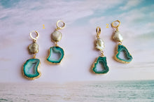 Load image into Gallery viewer, Rainbow 🌈Agate Slice Druzy on Pearls  (Blue, Turquoise, Green, Pink, Gray)