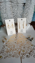 Load image into Gallery viewer, Pearl Delights (White Freshwater Pearl Sticks & Gold & Gray Baroque)