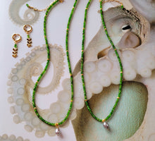 Load image into Gallery viewer, Green Chrome Diopside with Pearl  🌿 (Gold Green Pearl)
